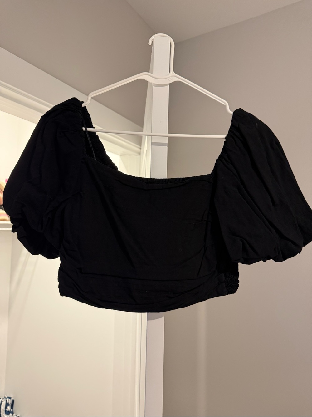 Black Puff-Sleeve Crop Top - Women